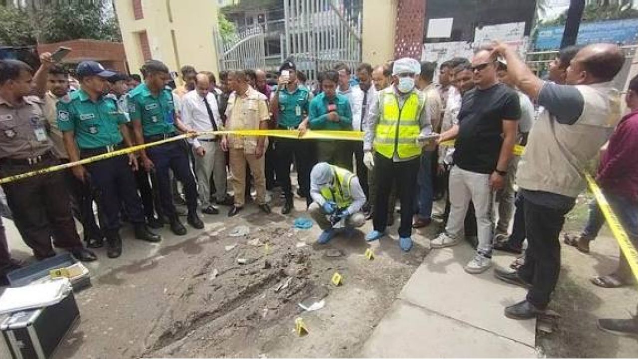 বরিশাল আদালত চত্বরে বিকট শব্দে বিস্ফোরণ আতঙ্ক