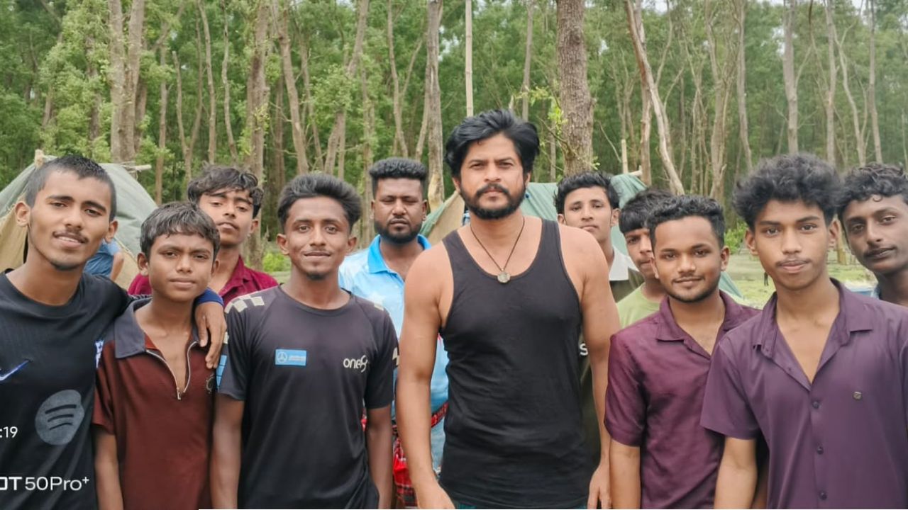 চর কুকরি-মুকরির নারিকেল বাগানে নিলয় আলমগীর চলছে নাটকের শুটিং