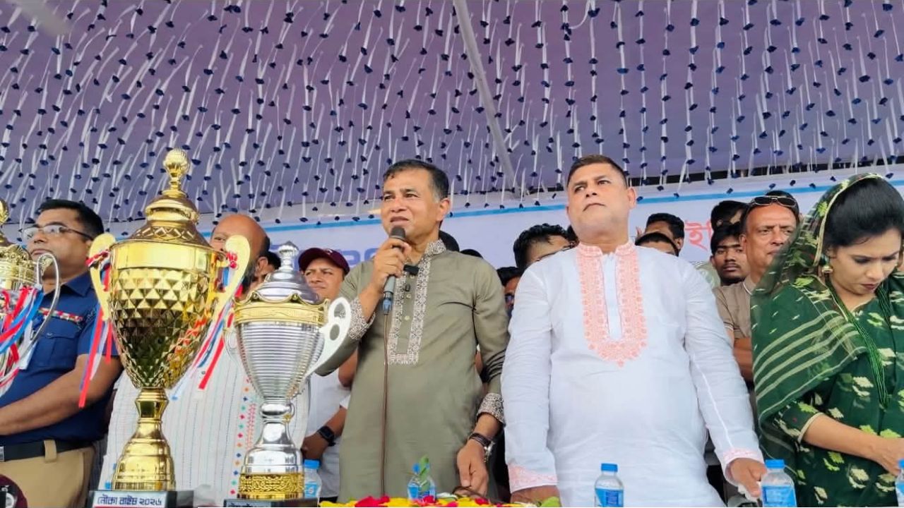 ব্রাহ্মণবাড়িয়ায় তিন বছর পর ঐতিহ্যবাহী নৌকা বাইচ চ্যাম্পিয়ন ক্ষমতাপুর শাপলা বয়েজ ক্লাব