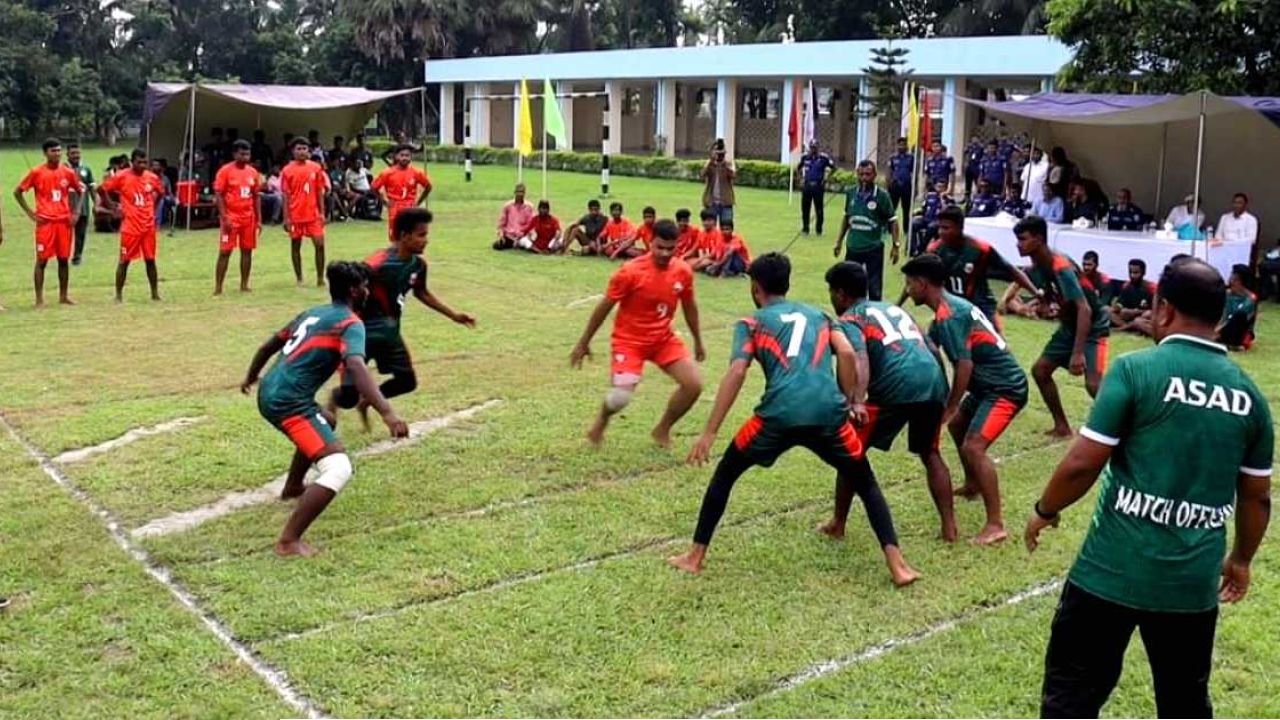 মাদক-অপরাধ থেকে তরুণদের দূরে রাখতে পঞ্চগড়ে পুলিশের কাবাডি প্রতিযোগিতা