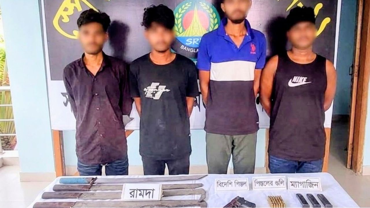 রূপগঞ্জের শ্রাবণসহ চারজন আটক উদ্ধার পিস্তল-গুলি ও দেশীয় অস্ত্র