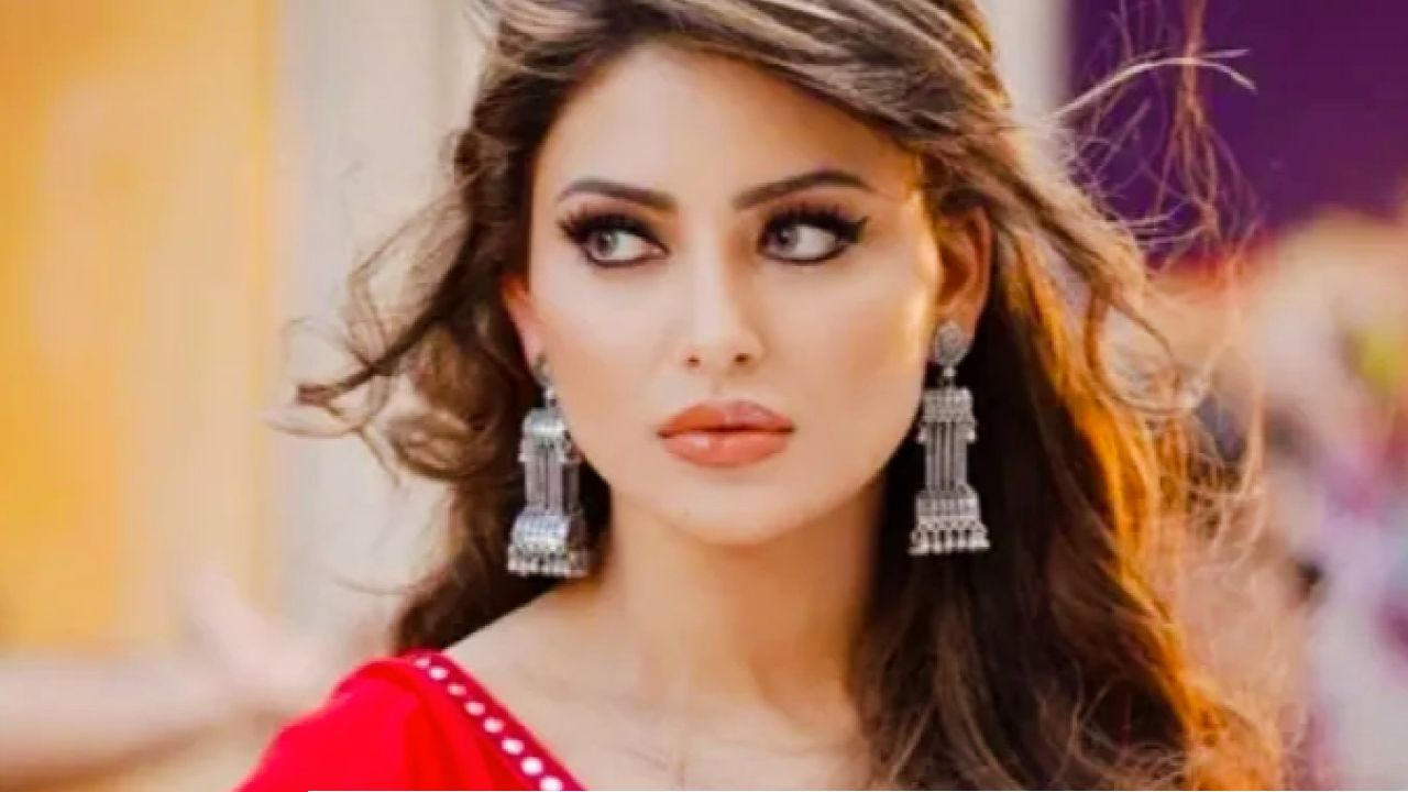 ছবি-নাম ব্যবহার করে ব্যবসা প্রতিষ্ঠানের বিরুদ্ধে ৭ হাজার কোটি টাকার মামলা করছেন উর্বশী