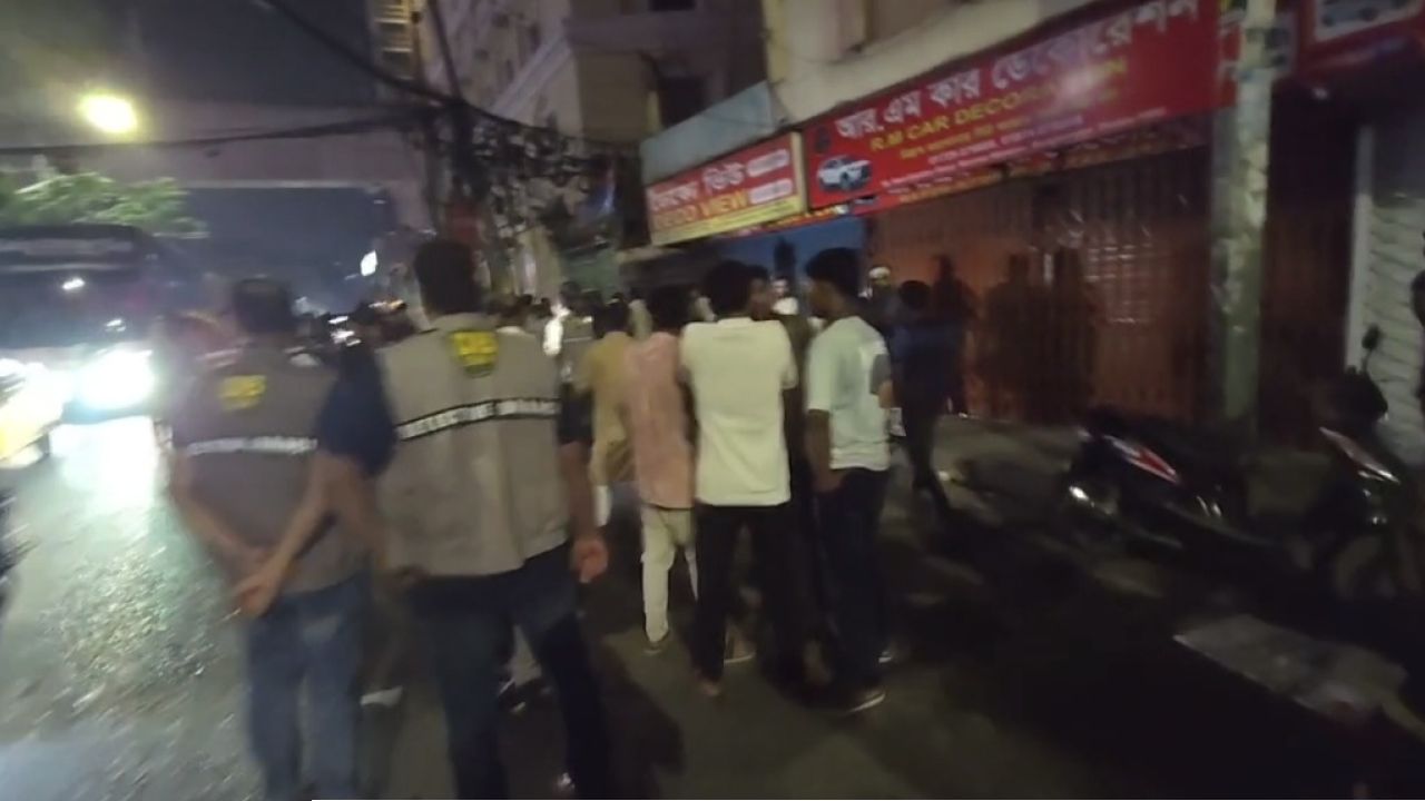 বাংলামোটরে সাবেক যুবদল নেতার পিস্তলের বাঁটের আঘাতে ওষুধ ব্যবসায়ী রক্তাক্ত