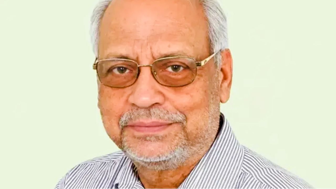 বিমানবন্দরে তাণ্ডব ও লাঞ্ছনা সাবেক এমপি মেজর (অব.) আখতারুজ্জামান ডিবি পুলিশের হাতে গ্রেপ্তার