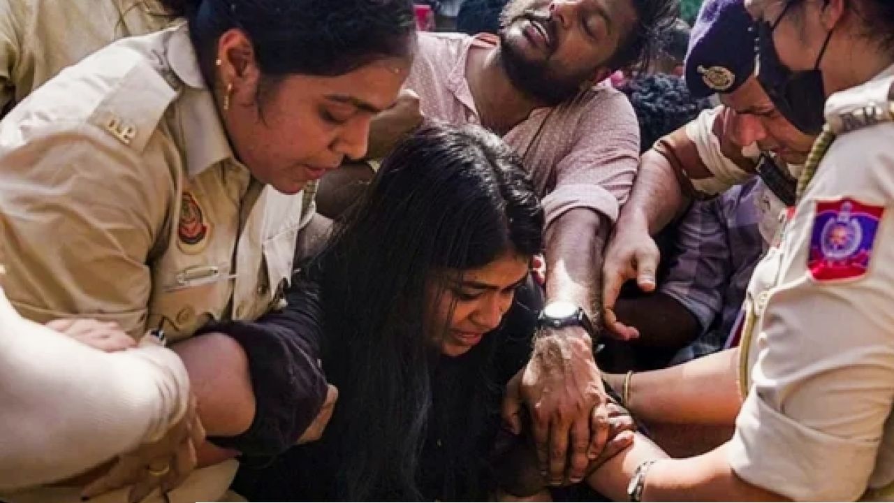 সিইসি জ্ঞানেশ কুমারের পদত্যাগের দাবিতে টানা দ্বিতীয় দিন উত্তাল দিল্লি